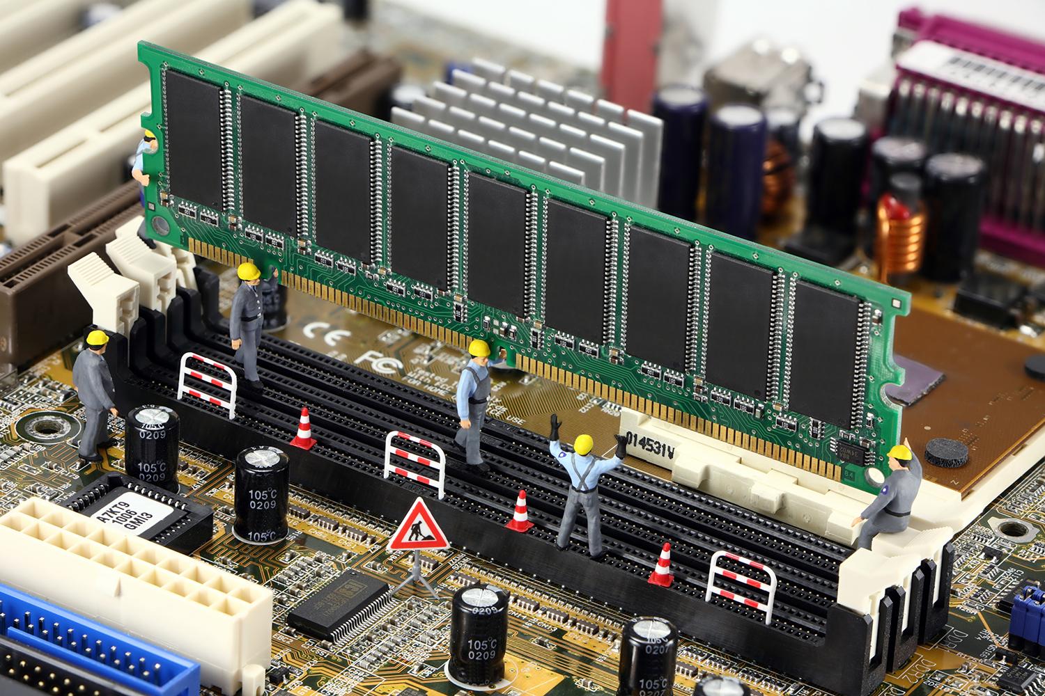 Workers installing RAM
